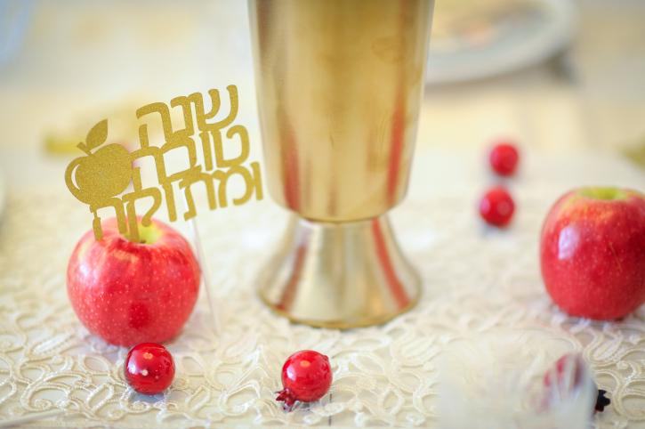 שולחן החג. מנדטי הכטמן פלאש 90