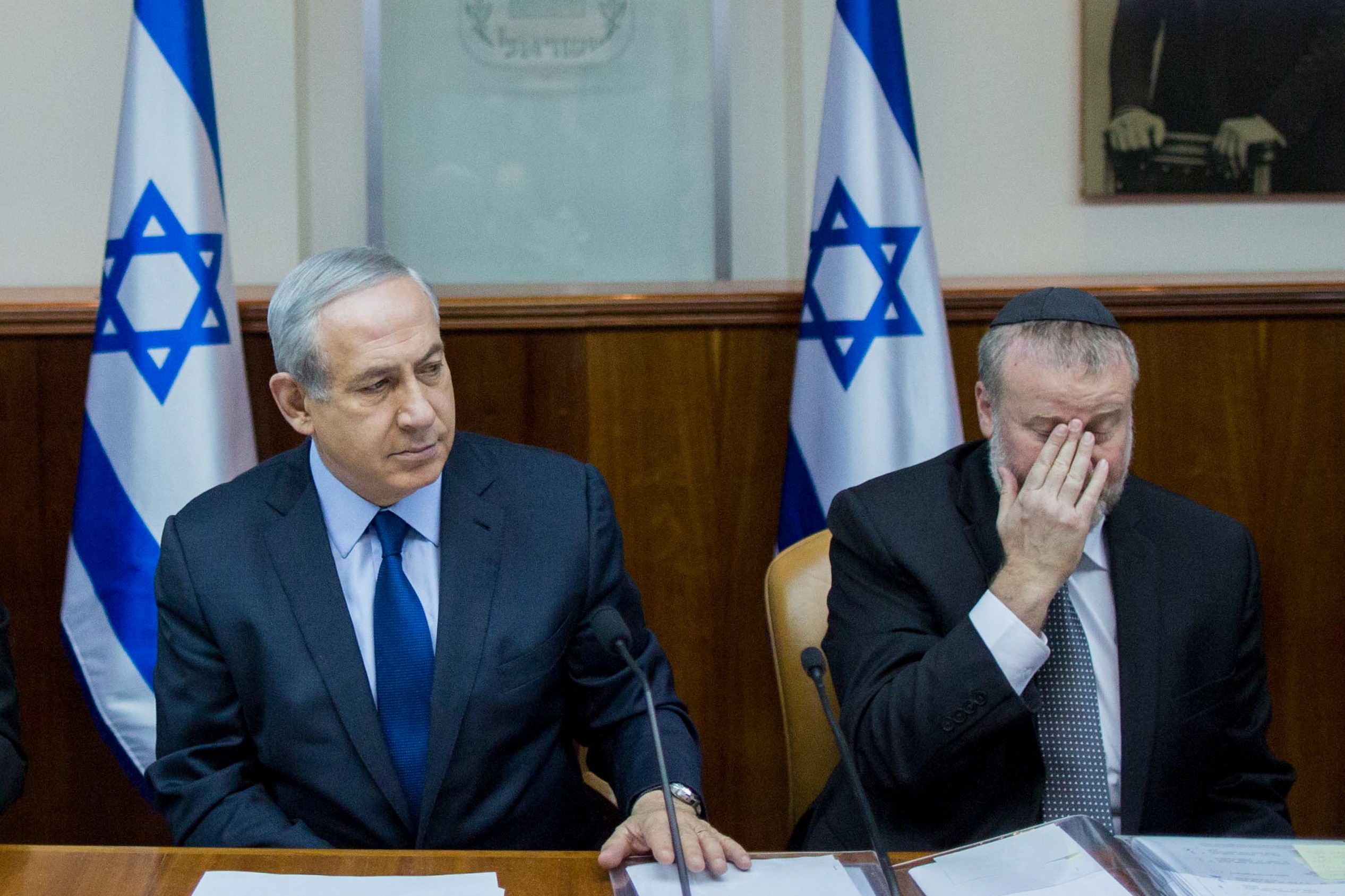 פרקליטי ראש הממשלה: עכשיו היועמ"ש נזכר לצאת נגד הדלפות?