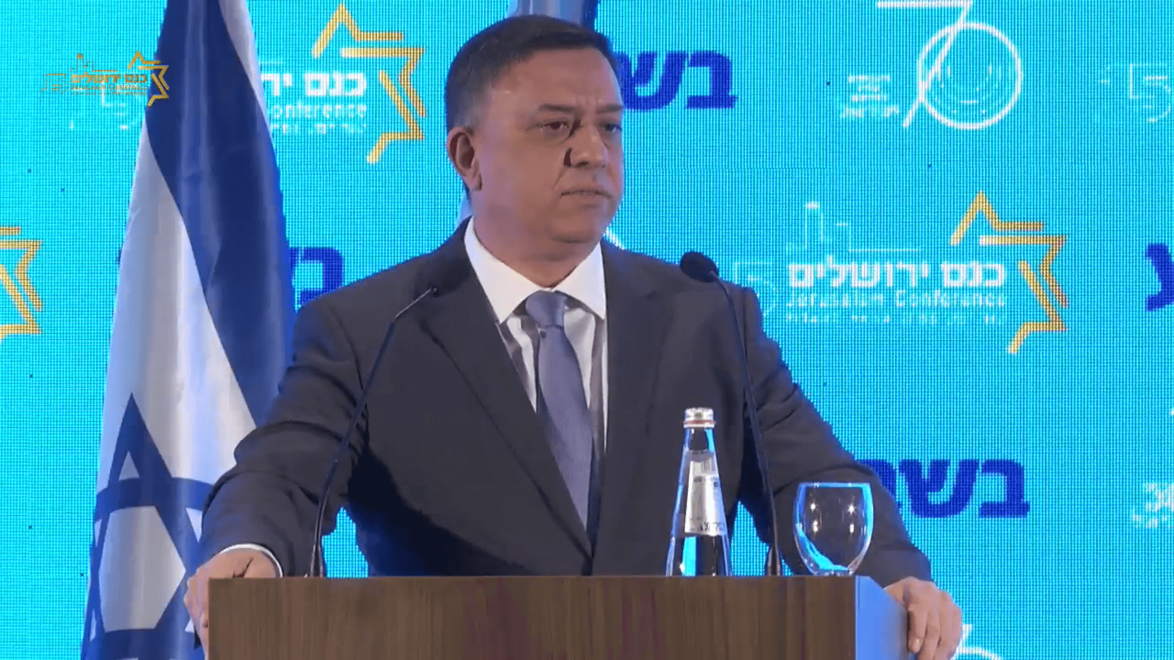 "המנהיגות שלכם מתנהגת בדווקאות וקיצוניות שעלולה להביא עלינו חורבן". גבאי בכנס ירושלים