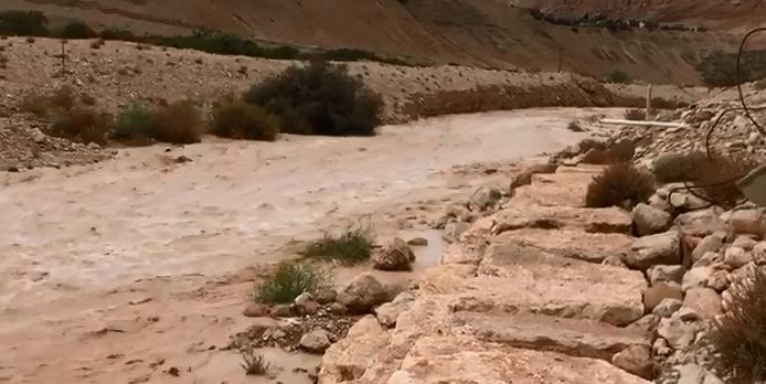 צפו: בחסות הסופה - שטפונות ומפלים אדירים