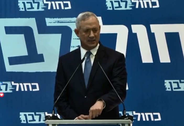 בעקבות ההקלטות: שתי תלונות הוגשו במשטרה נגד בני גנץ בחשד ליחסי מרות