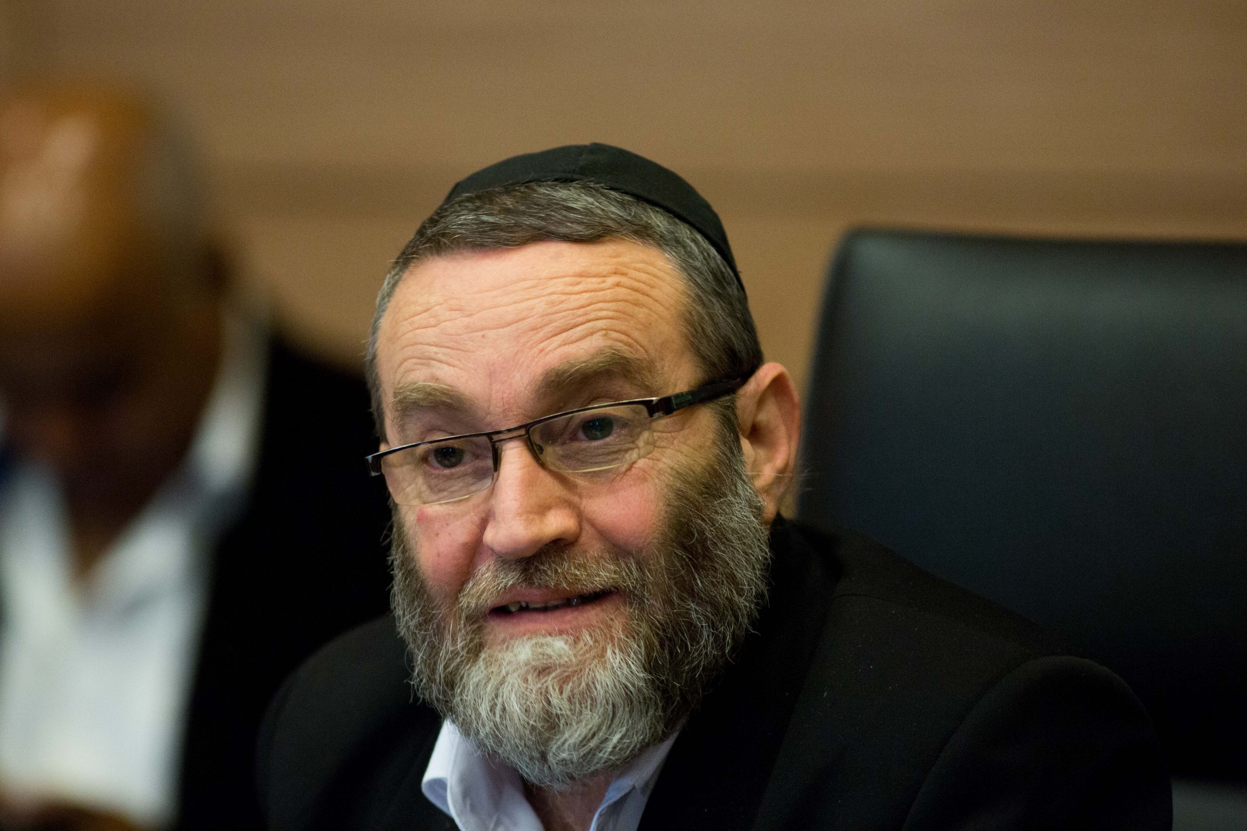 גפני: "אצלי אף אחד לא פסול חיתון, גם לא סער"