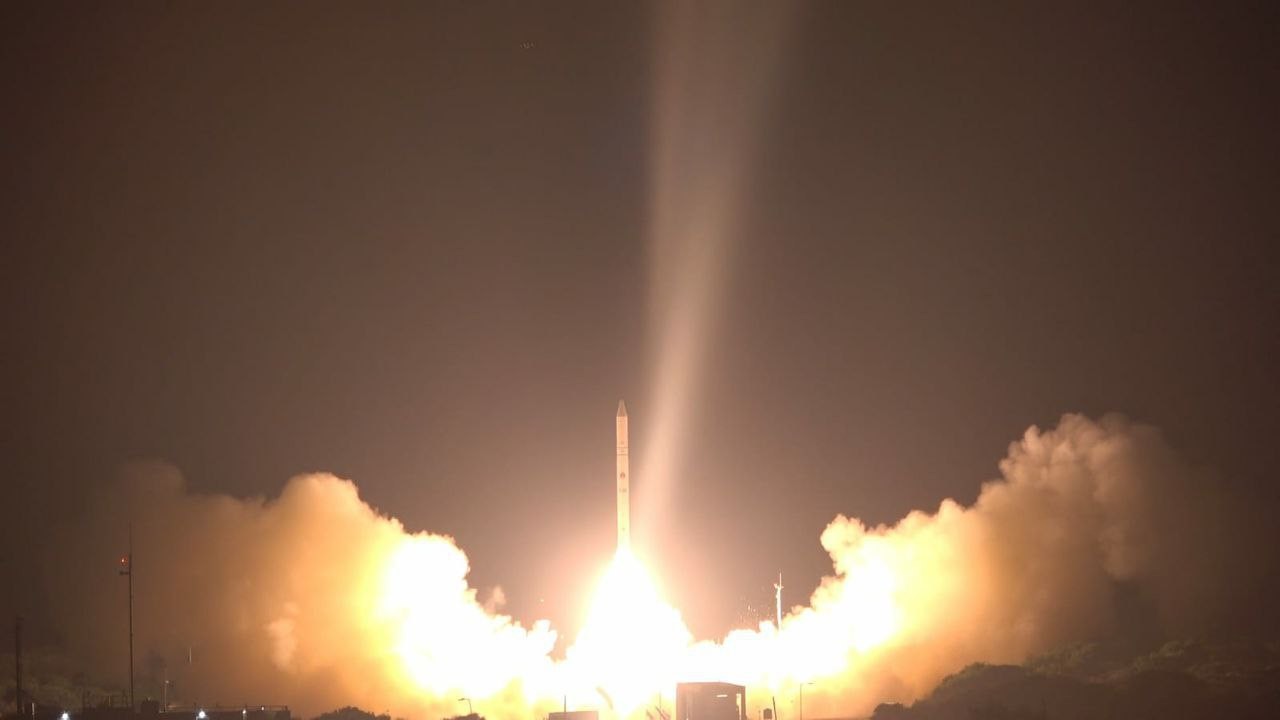 הלילה: שוגר הלווין אופק 16 לחלל