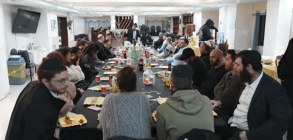 26 שנה לפטירת הרבי מלובביץ' | סיפורם של שליחי חב"ד