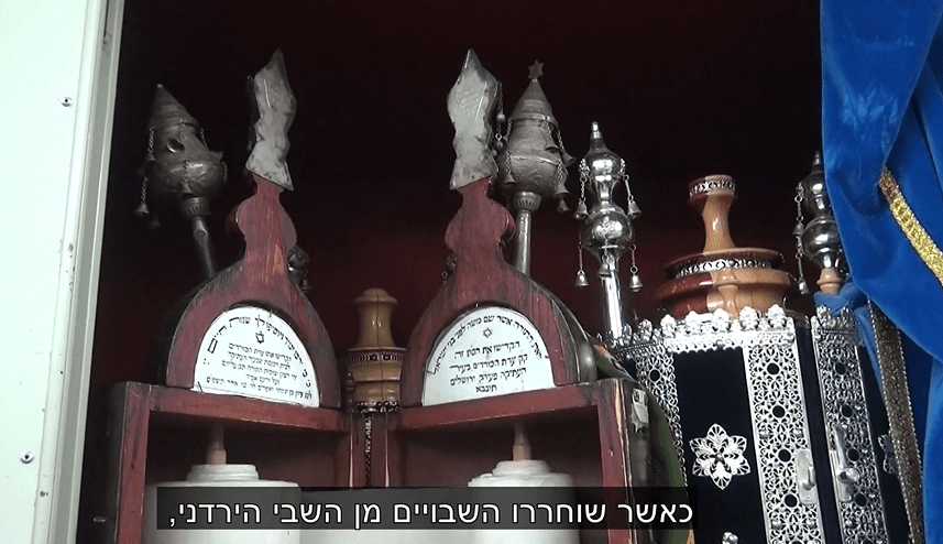 המתפללים קוראים להציל את בית הכנסת ההיסטורי
