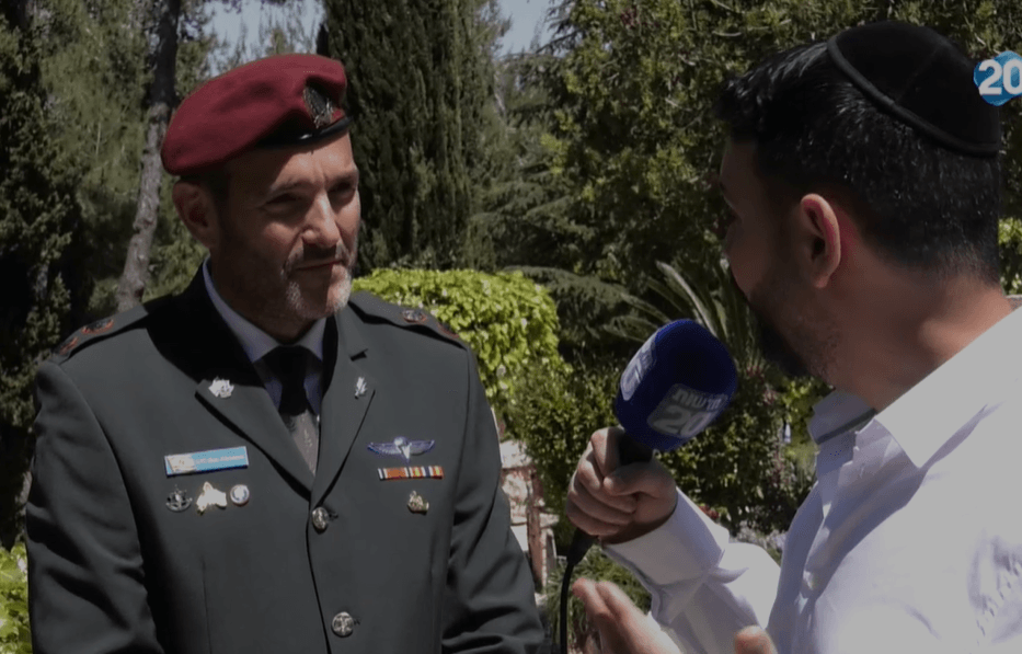צפו בחזן הראשי לצה״ל שר לזכר הנופלים בהר הרצל השומם