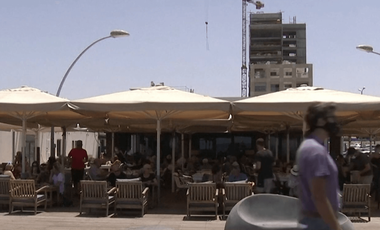 בניגוד להחלטת הממשלה: המסעדות יפתחו