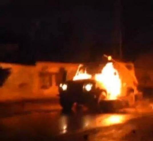 רכב צה"ל עולה באש לאחר פגיעת בקבוק תבערה. ארכיון. צילום: דובר צה"ל