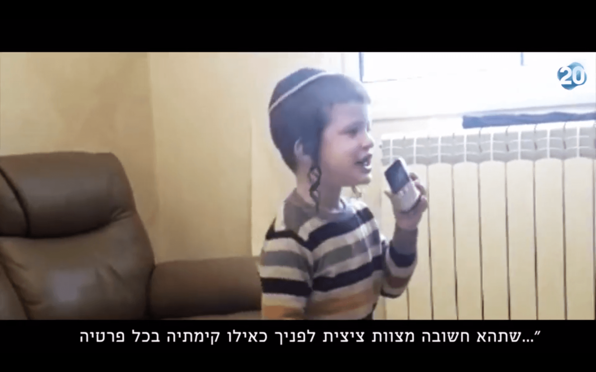 רגעים מיוחדים בצל הקורונה: איך מתפלל ילד חרדי שלא יכול להגיע לחיידר?