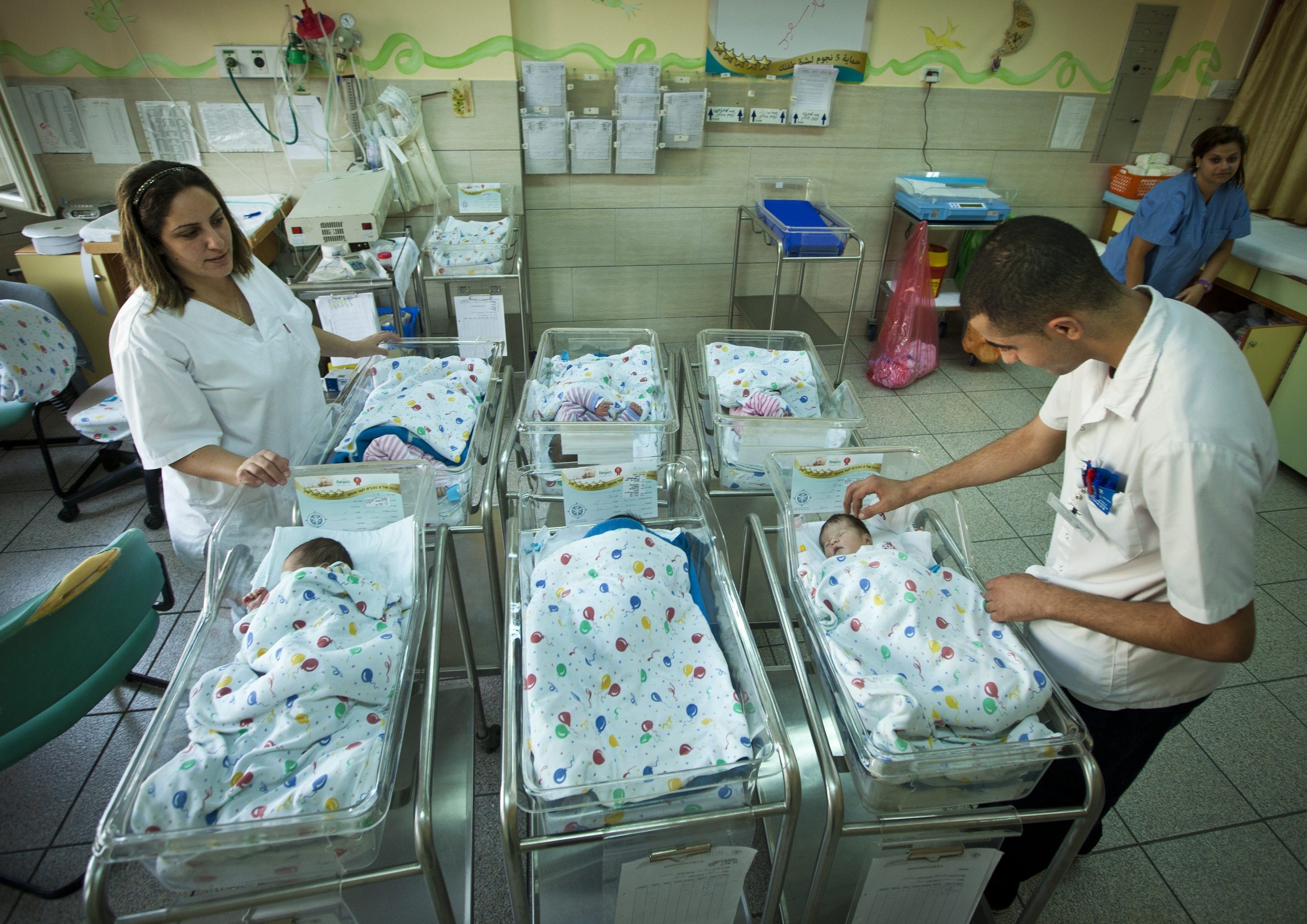 בי"ח 'מעייני הישועה': אב חולה חצבת נכנס לפגייה ללא התראה