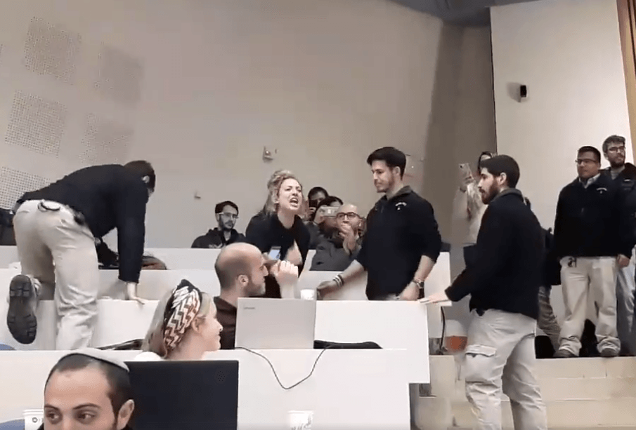 עו"ד איתמר בן גביר הוציא אותה מכליה. צילום מסך מפייסבוק