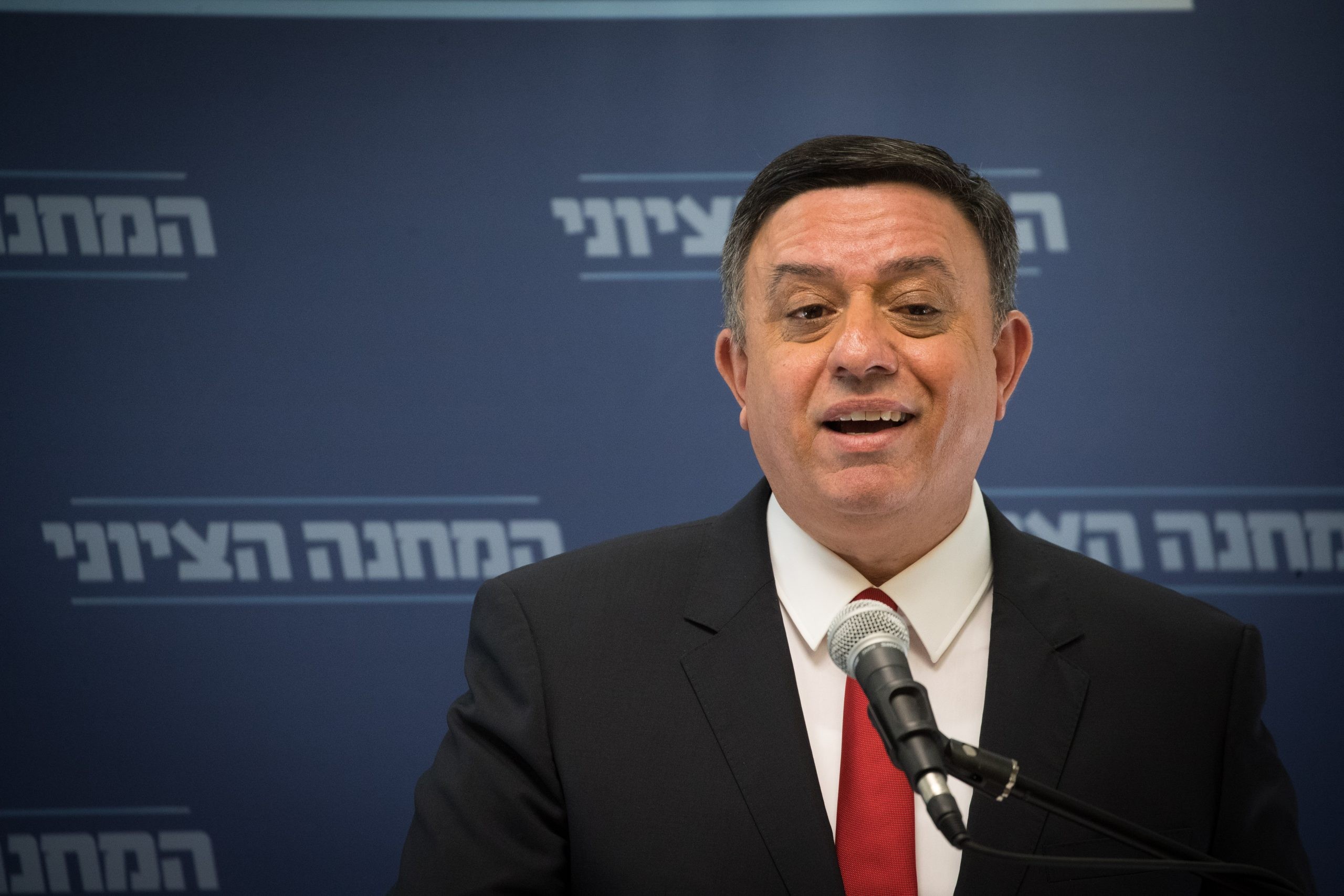 Head of the Zionist Union party Avi Gabbay speaks during  a statement in the Kneeset, the Israeli parliament in Jerusalem on January 1, 2019. Photo by Yonatan Sindel/Flash90 *** Local Caption *** àáé âáàé
ëðñú
äîçðä äöéåðé
éùéáú ñéòä
ôéèåøéí