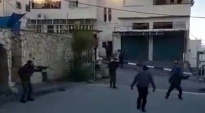 תיעוד חדירת המחבל לקריית ארבע והנטרול