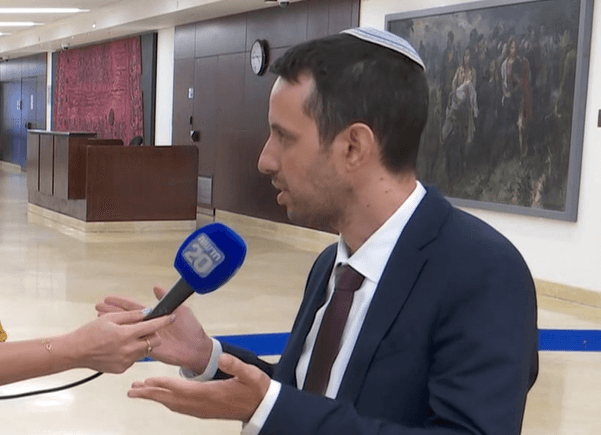 ראיון עם הח"כ החדש על כל מה שבוער בממשלה. צפו