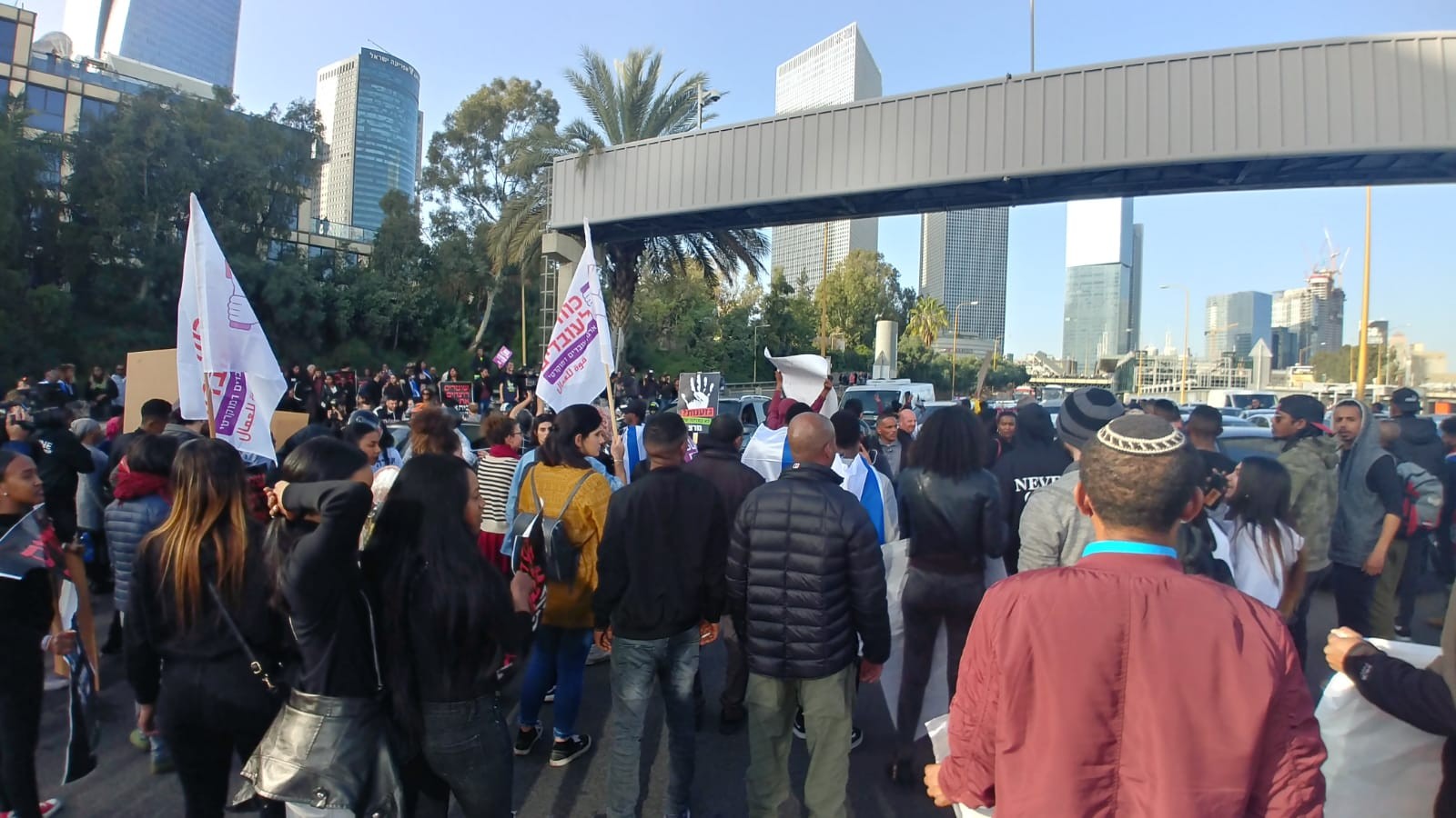 הוארך מעצרם של שני צעירים בני העדה האתיופית בחשד להצתת ניידת משטרה בקריית גת