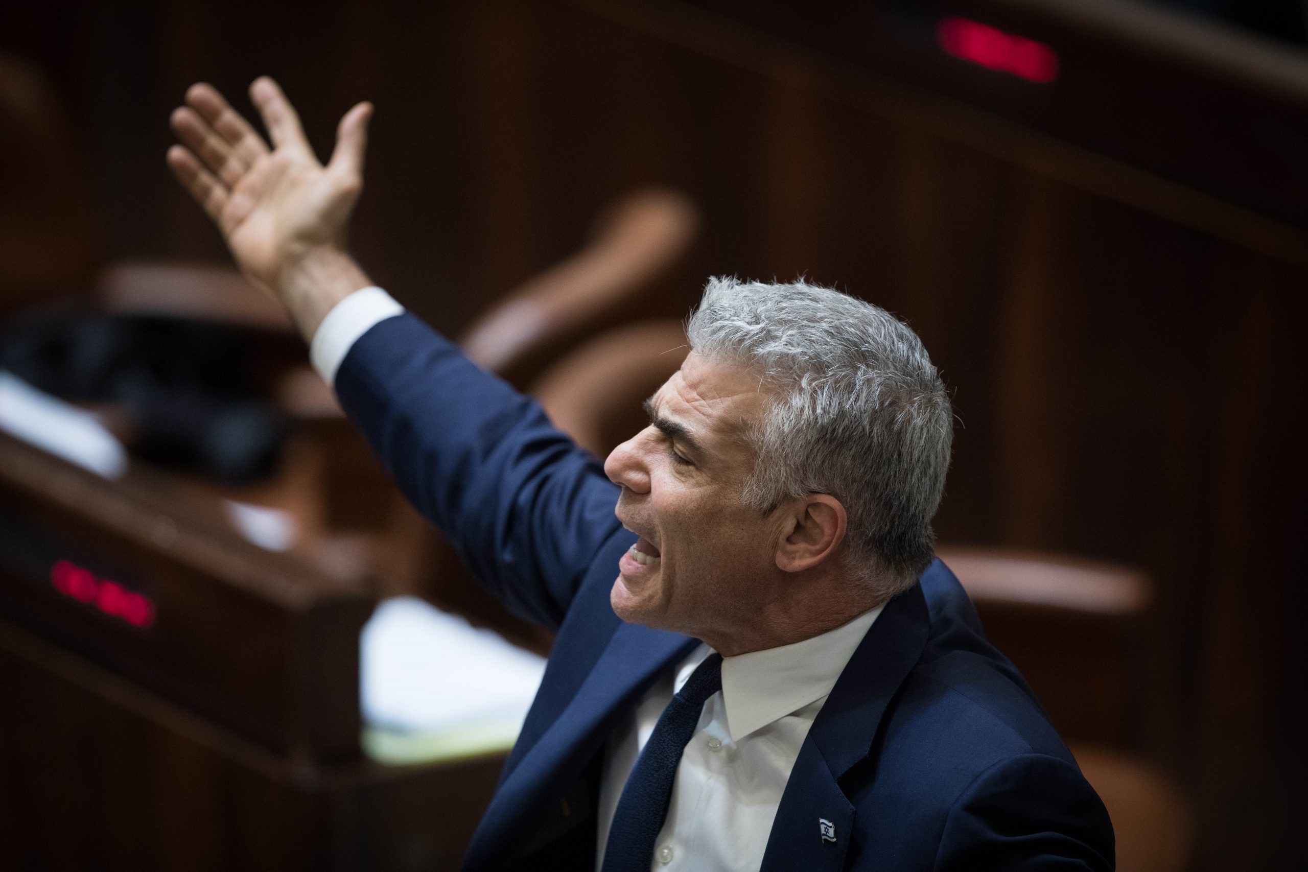 השר אלקין: לפיד מתנגד לכל פשרה. לפיד: ביבי אשם