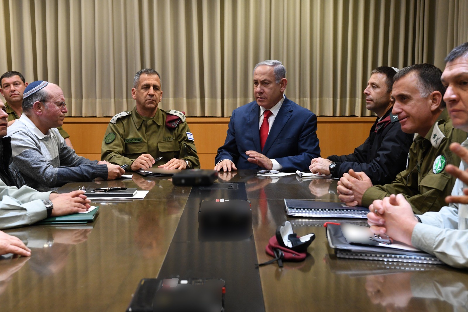 נתניהו בהתייעצות ביטחונית עם ראשי מערכת הביטחון בקרייה בתל אביב. צילום: אריאל חרמוני/ משרד הביטחון