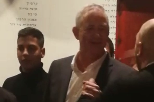 בני גנץ סייר בשוק מחניודה | צפו