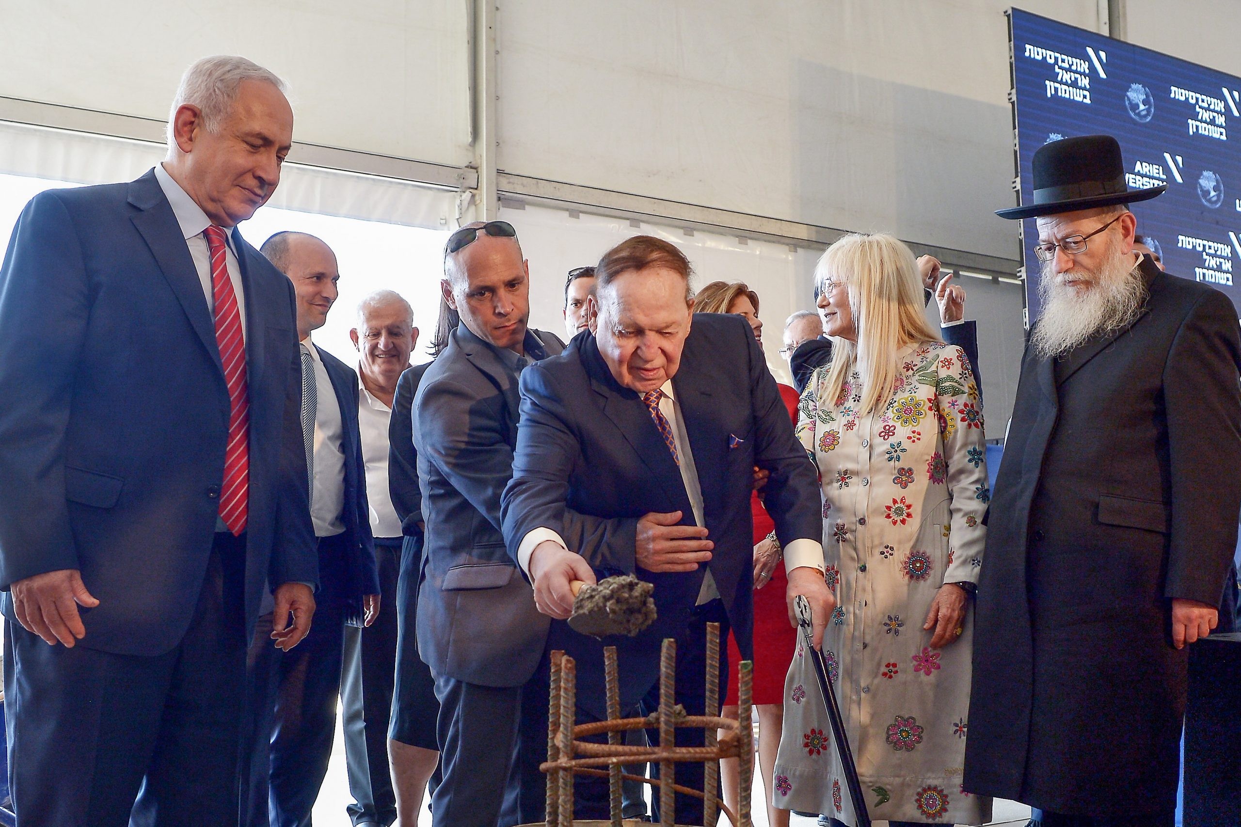 המשקיע שלדון אדלסון בטקס הנחת אבן הפינה של בית הספר לרפואה החדש באוניברסיטת אריאל, יוני 2018. צילום: בן דורי, פלאש 90
