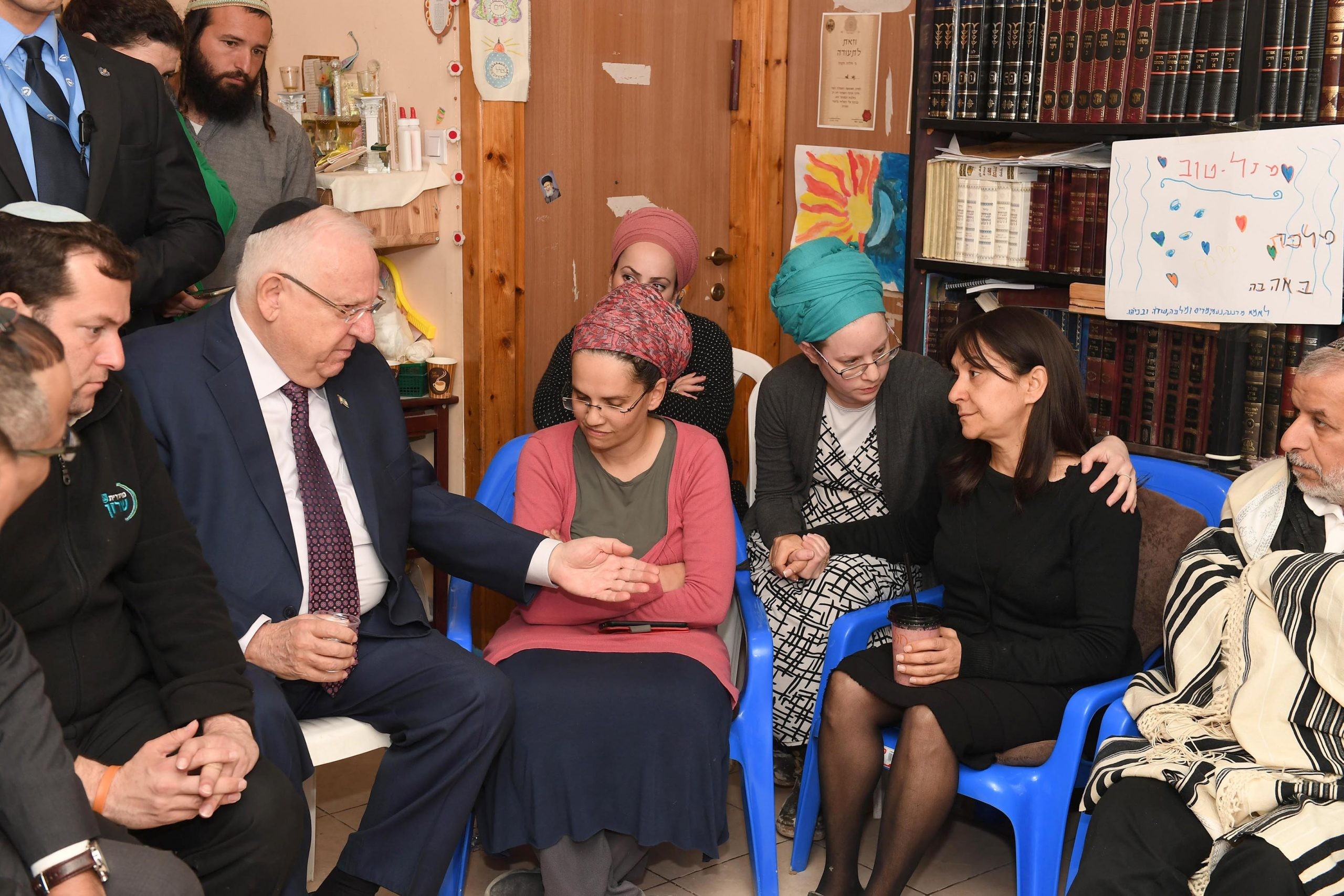 ריבלין בניחום אבלים אצל משפחת שבח. צילום: מארק ניימן, לע"מ
