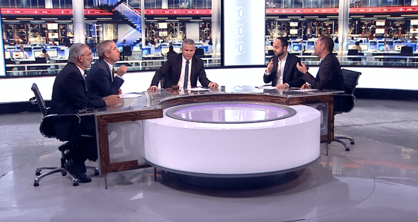 "איך מנהיג ציבור משווה מחנה שלם לנאציזם?"