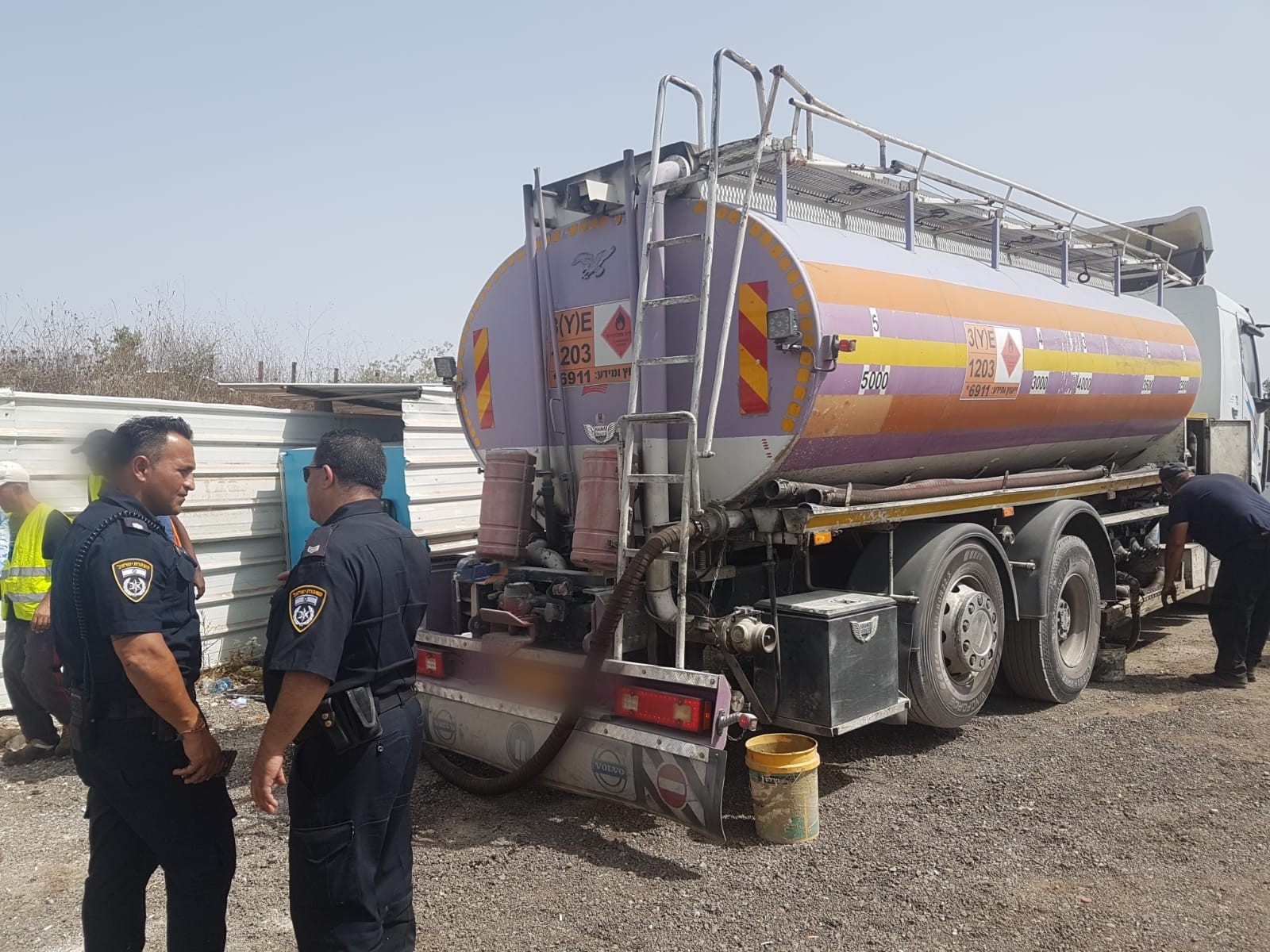 המשטרה פשטה על תחנת דלק פיראטית בכפר ביר אל מכסור