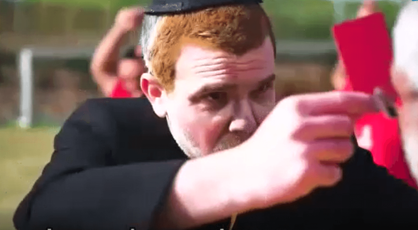 צפו: מיכאל בן ארי מקבל כרטיס אדום מ"מנדלבליט"