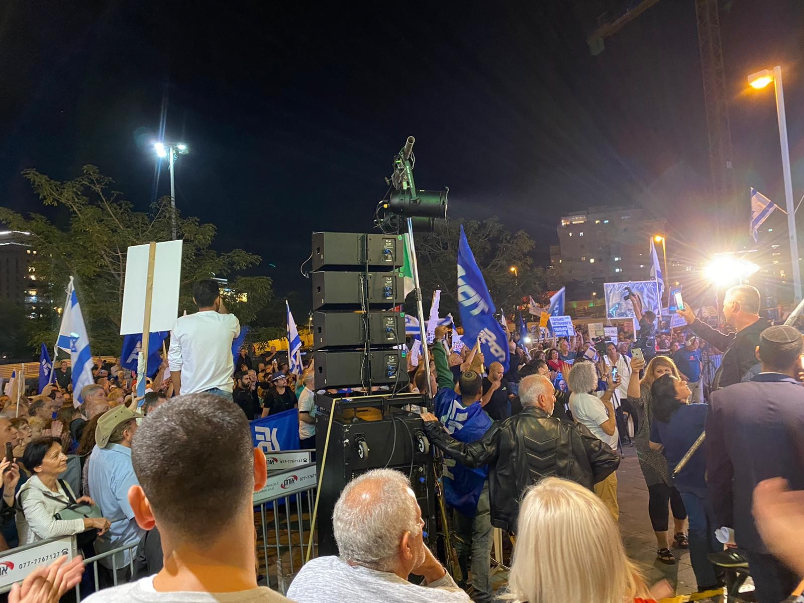 הפגנת הימין בכיכר גורן: "נתניהו – לעולם לא תצעד לבד"