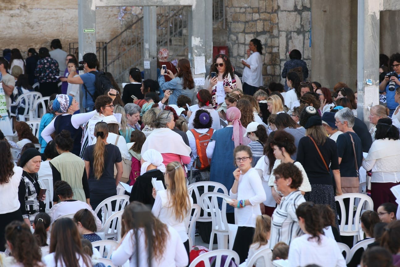הקרן למורשת הכותל: ״נשות הכותל״ החביאו ספר תורה בשירותים הציבוריים בכותל המערבי