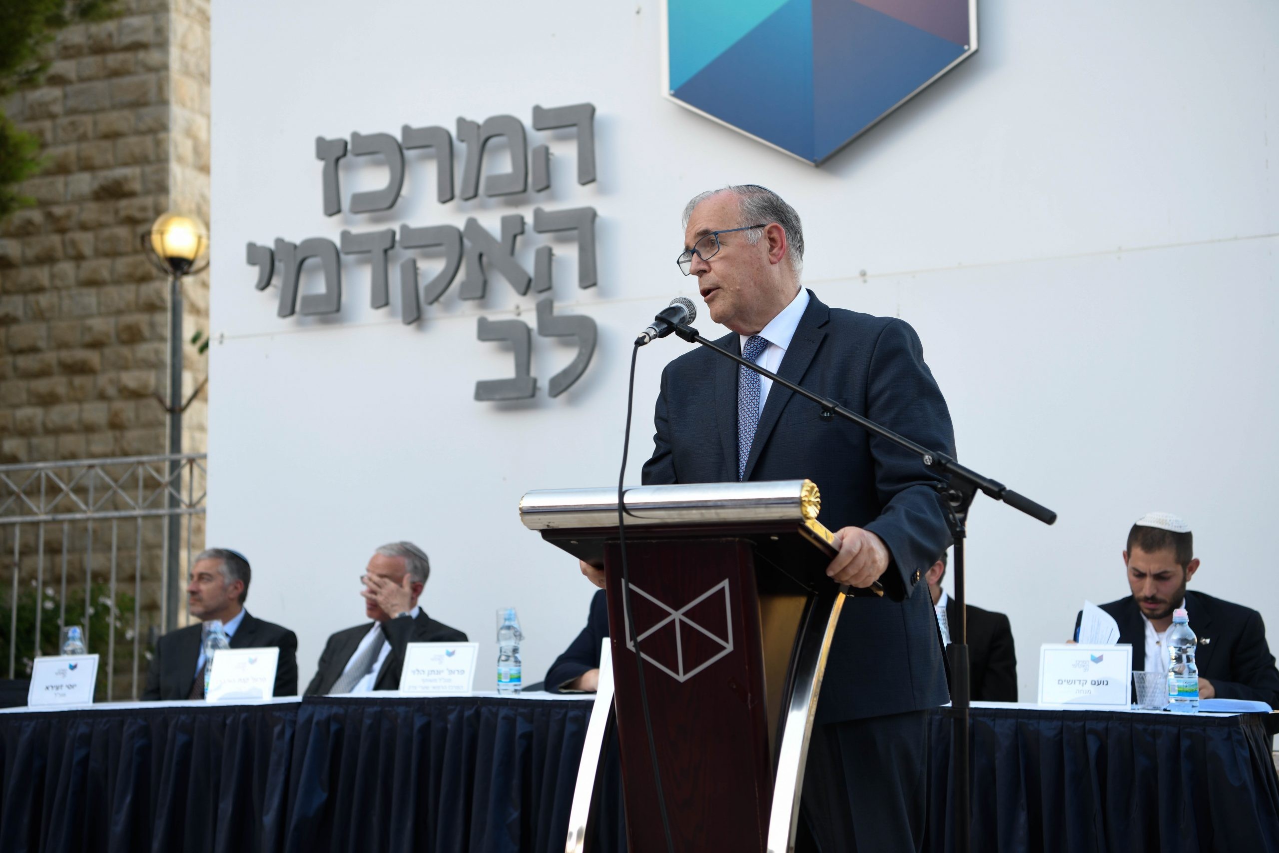 חדרה: מחבל ניסה לדקור שוטר ונוטרל