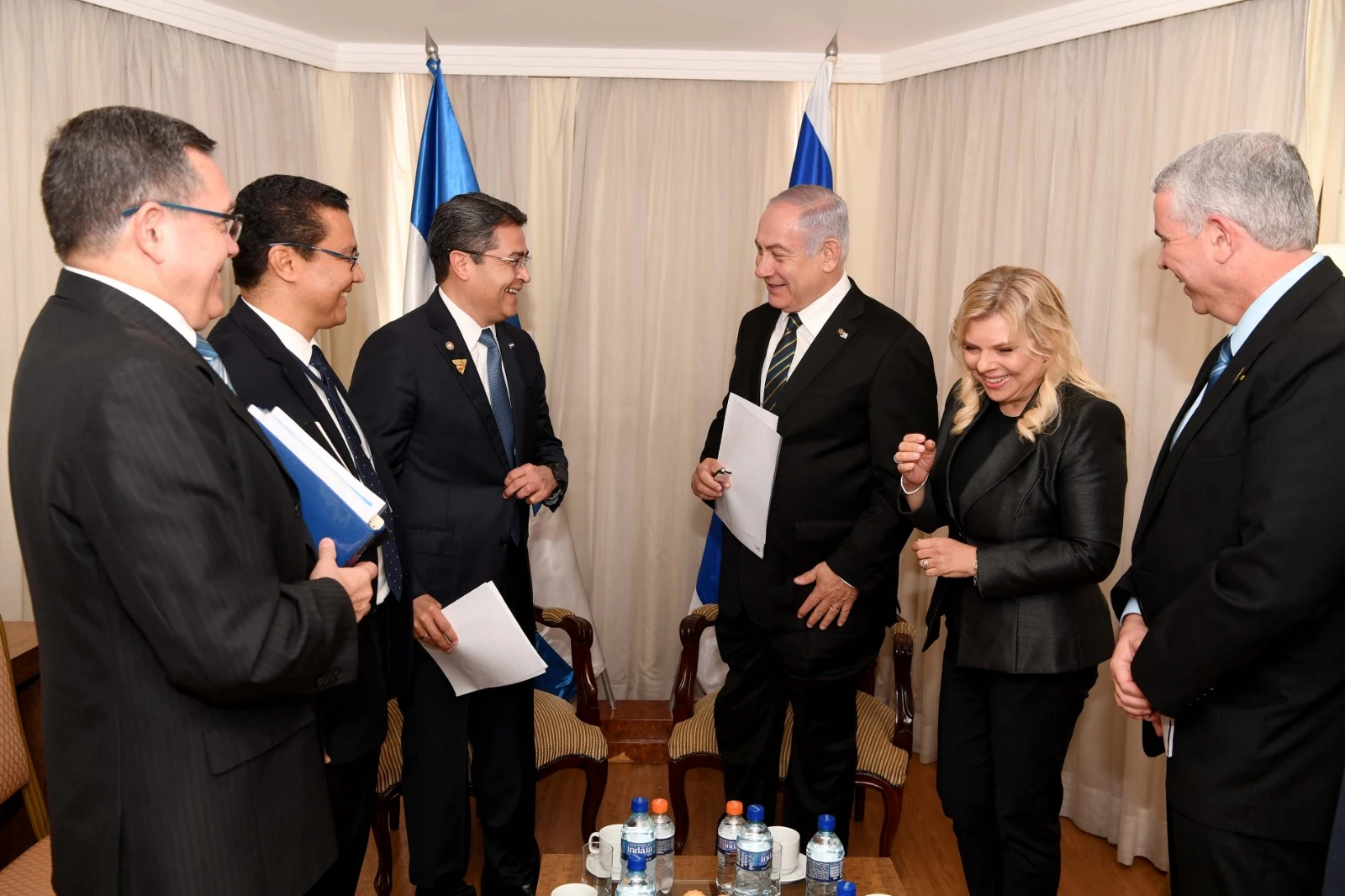 הנשיא לשעבר בימים טובים יותר, בפגישה עם נתניהו, אילוסטרציה | צילום: אבי אוחיון, לע"מ