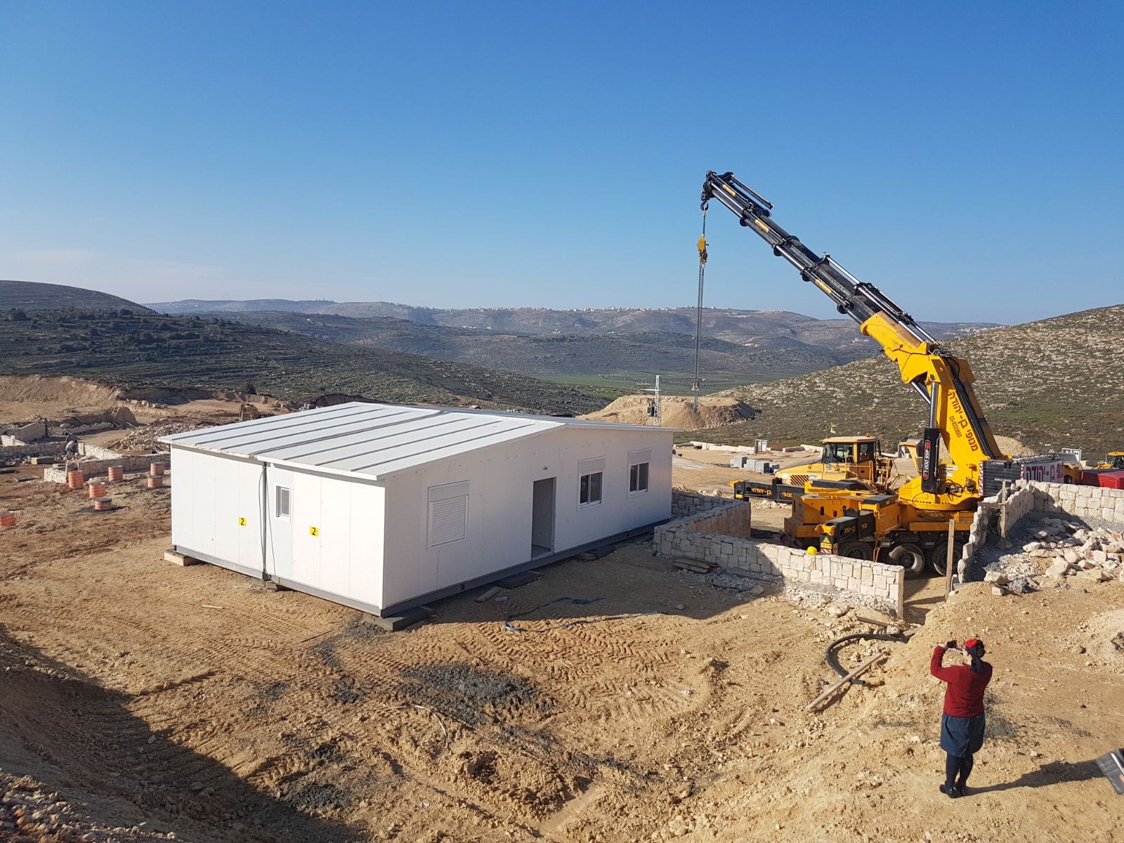 אחרי שנה: מבנים ראשונים ביישוב החדש למגורשי עמונה