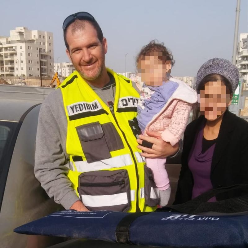 חריש: פעוטה ננעלה ברכב וחולצה בשלום ע"י מתנדבי ארגון 'ידידים'
