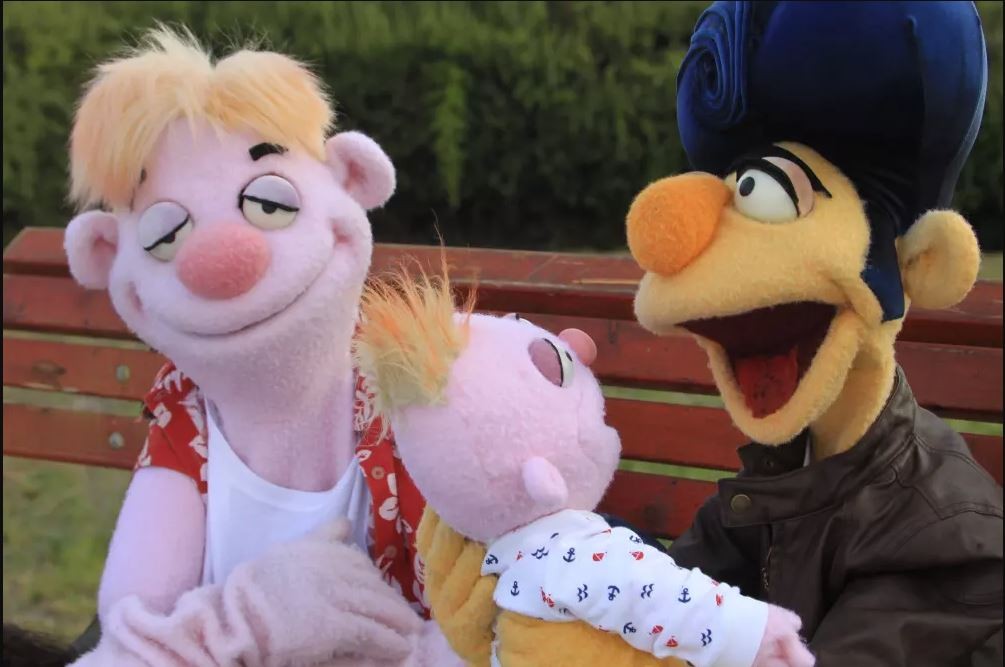 חברת החשמל יוצאת מהארון