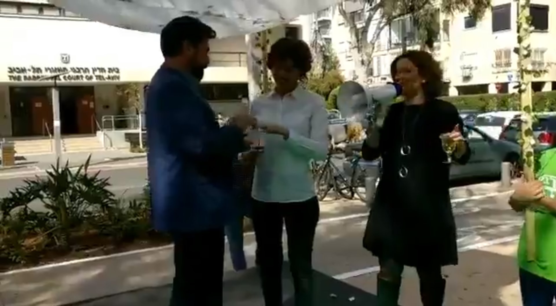 "כדת מרצ וישראל החופשית": רוזין "חיתנה" את זנדברג