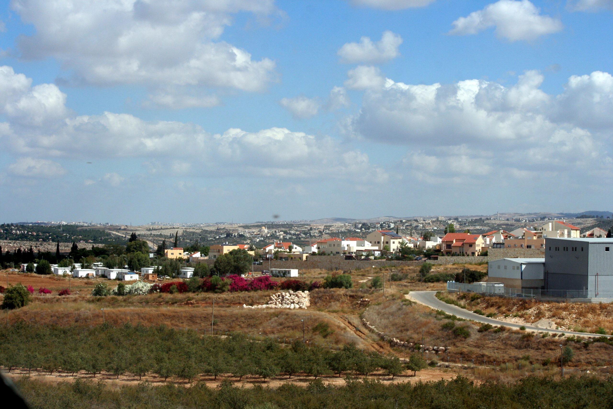 התשובה הישראלית לטרור: ממשיכים לבנות