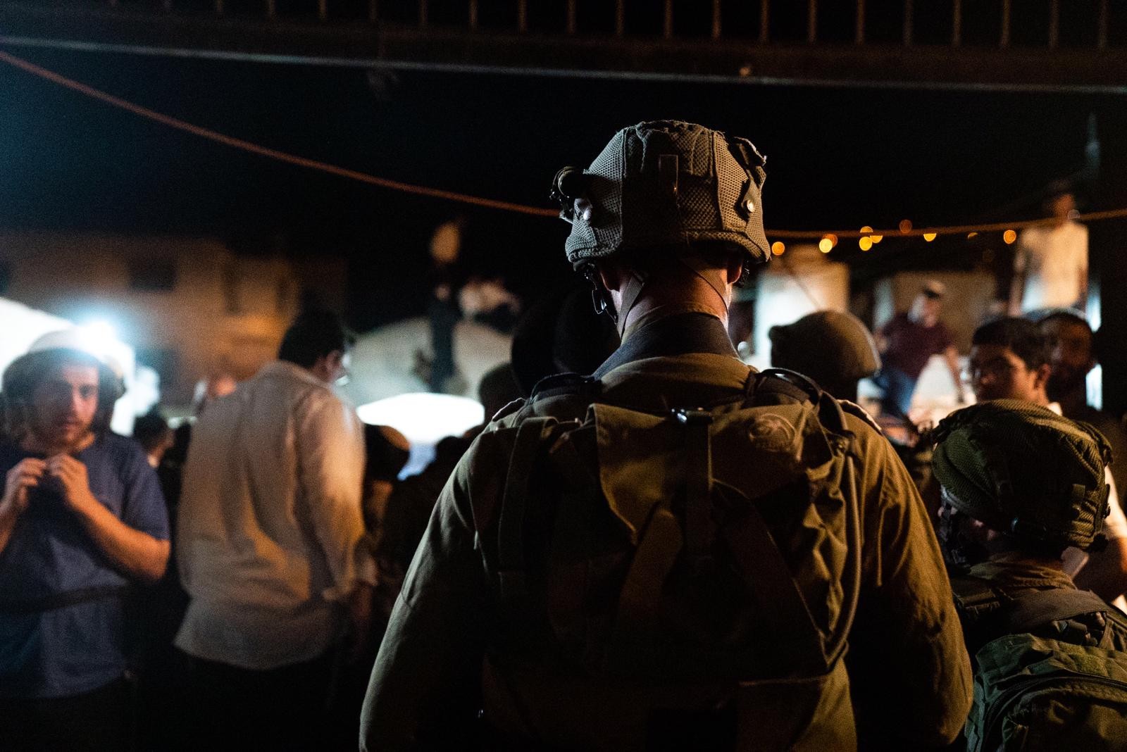 במהלך כניסת מתפללים הלילה לשכם - מחבלים ירו ופגעו בג'יפ מג"ב, אין נפגעים