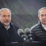 ליברמן: ישראל העבירה נשק לחמולות בעזה; בלשכת רה"מ לא הכחישו
