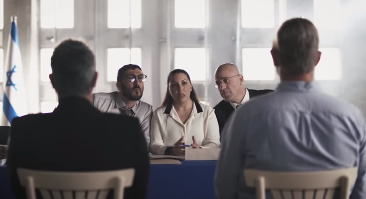 צפו: כשלפיד וגנץ הגיעו ל"ראיון עבודה"