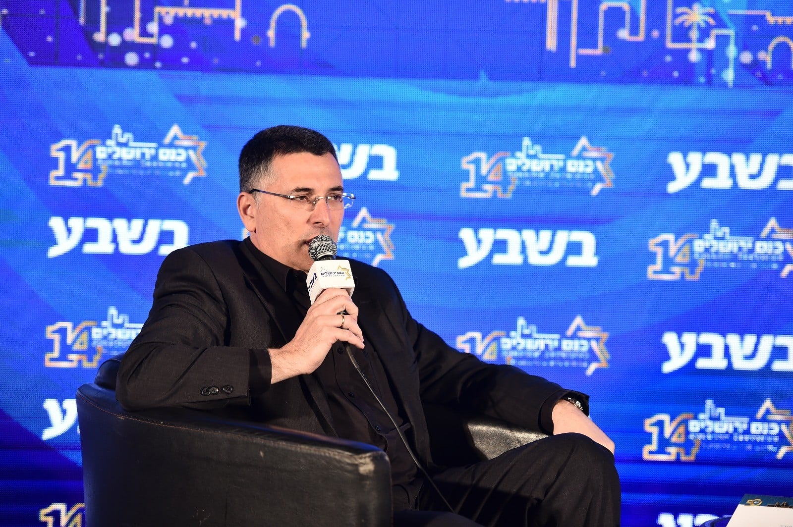 השר לשעבר גדעון סער בכנס. צילום: ישראל ברדוגו