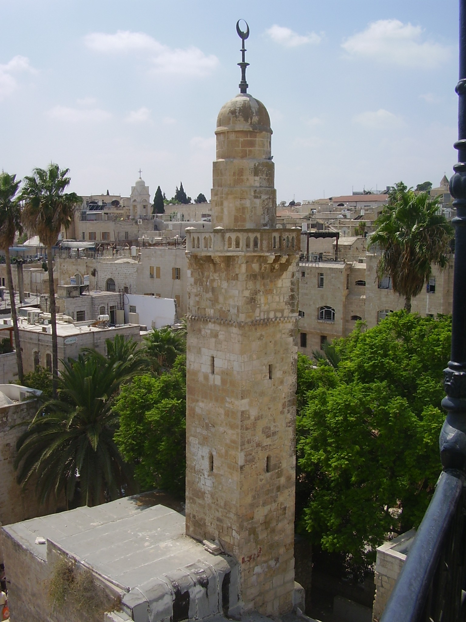 הוואקף הירדני משפץ מסגד בלב הרובע היהודי בלי היתר בנייה
