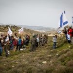 פעילת שמאל קיצוני האשימה מתיישב בתקיפה, אף שכלל לא נגע בה