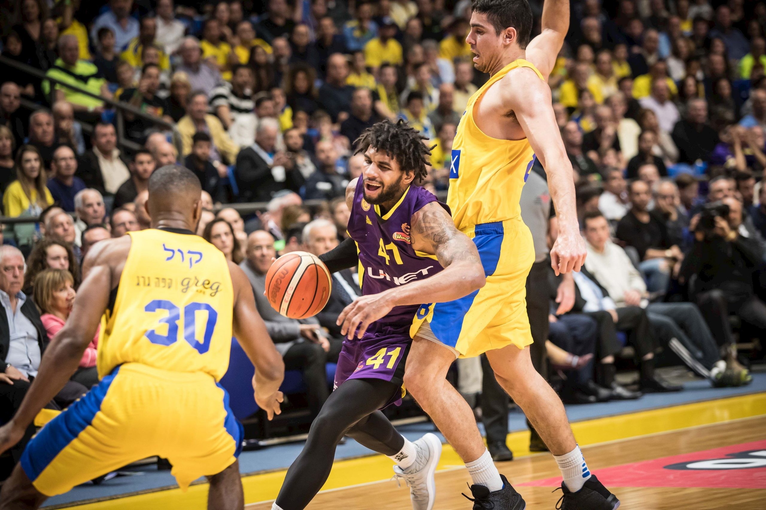 שניות לסיום: חולון גברה על מכבי וזכתה בגביע