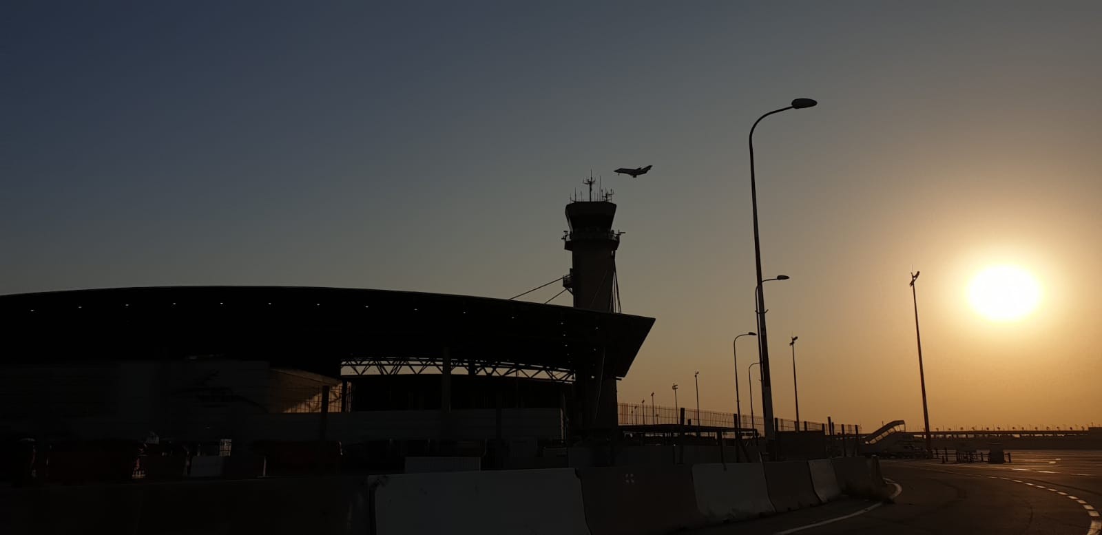 הגיע בשלום: מטוס עם תקלה שעליו 4 נוסעים נחת כעת בשדה התעופה בחיפה 