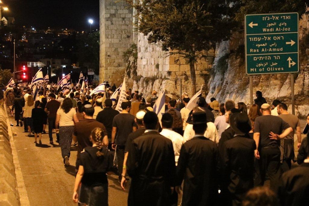 אלפים צעדו אמש בצעדת תשעה באב