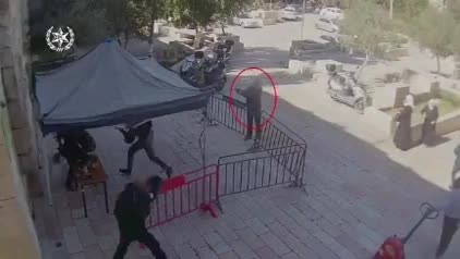 ירי מטווח אפס:  צפו בתיעוד הפיגוע בעיר העתיקה