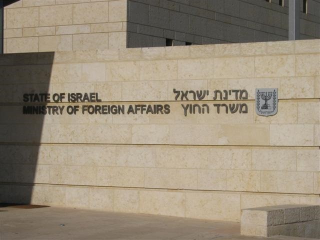 שלטון הפקידים - פקידי משרד החוץ מסיתים נגד רוה"מ