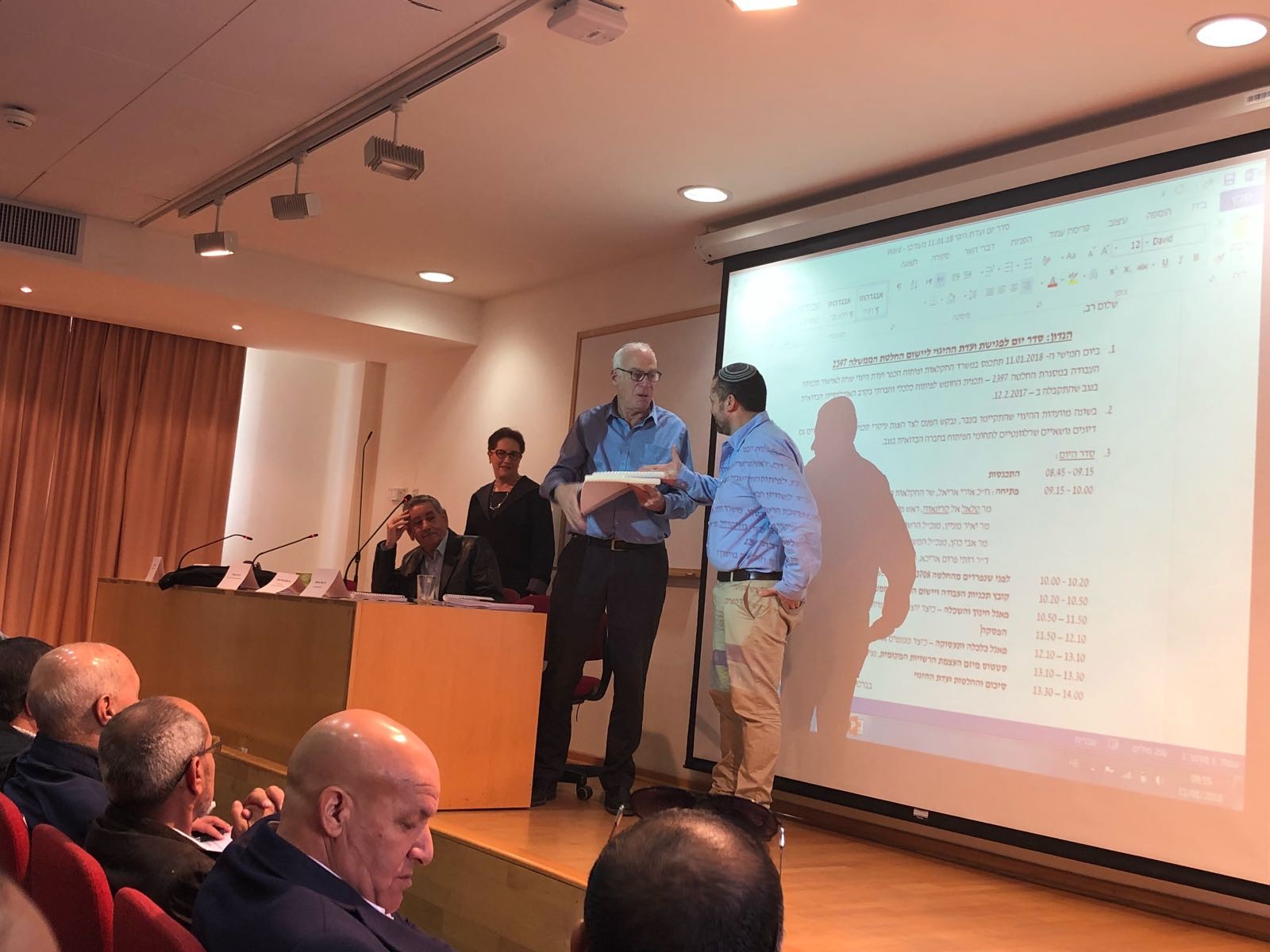 שר החקלאות אורי אריאל בטקס השקת תכנית החומש של תכניות משרדי הממשלה לפיתוח כלכלי וחברתי של החברה הבדואית בנגב. צילום: יח"ץ