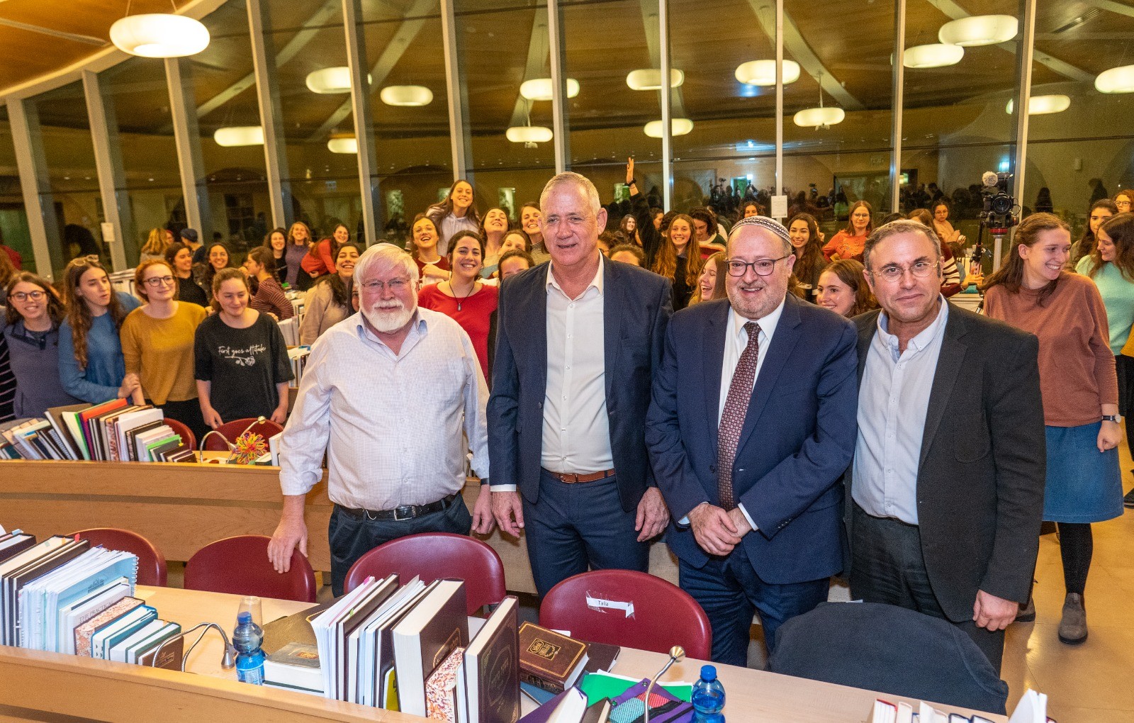 גנץ: "צריך להגיע למצב שכל החרדים והערבים משרתים את המדינה"