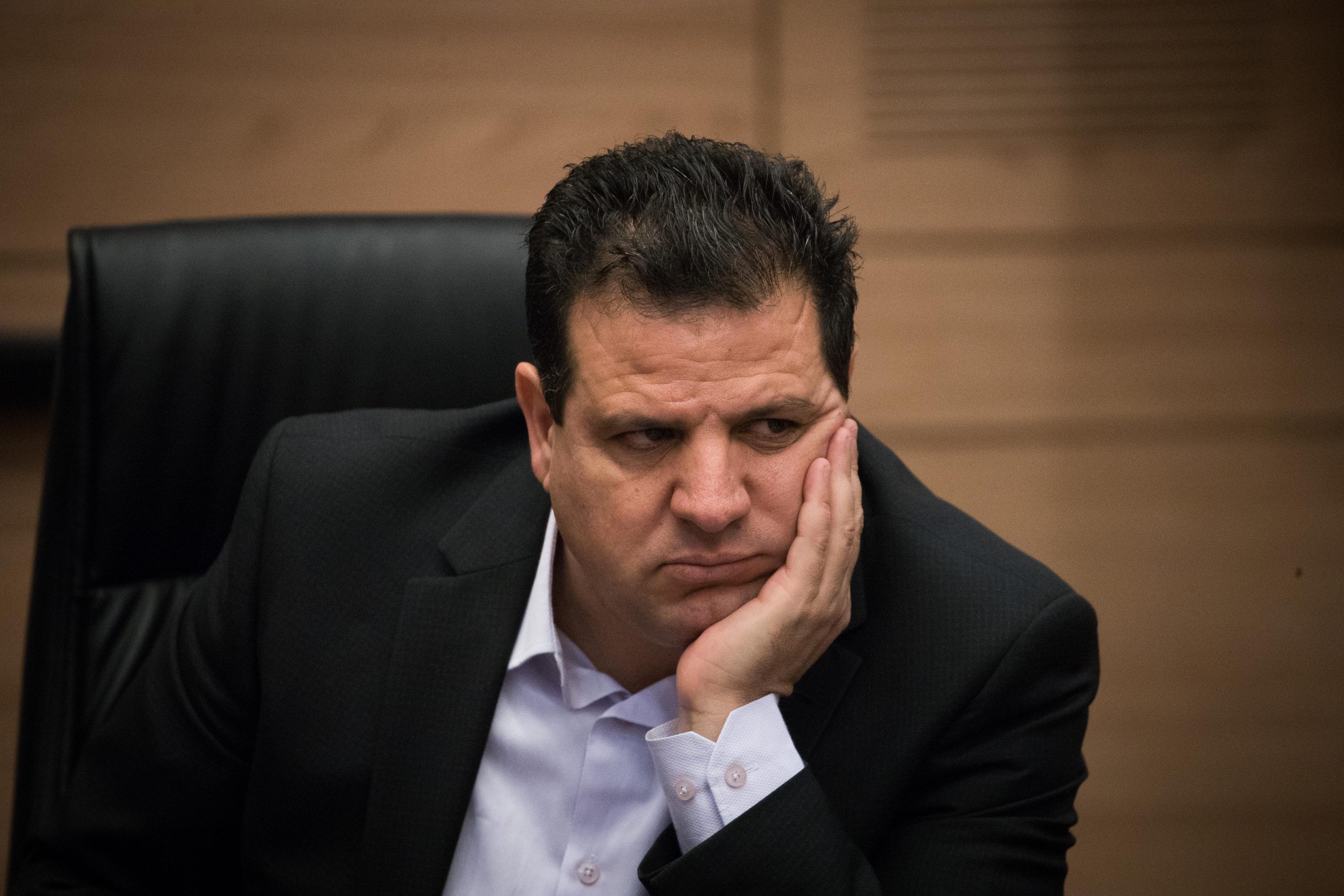היוע"מש העביר לבחינת הפרקליטות תלונה נגד איימן עודה
